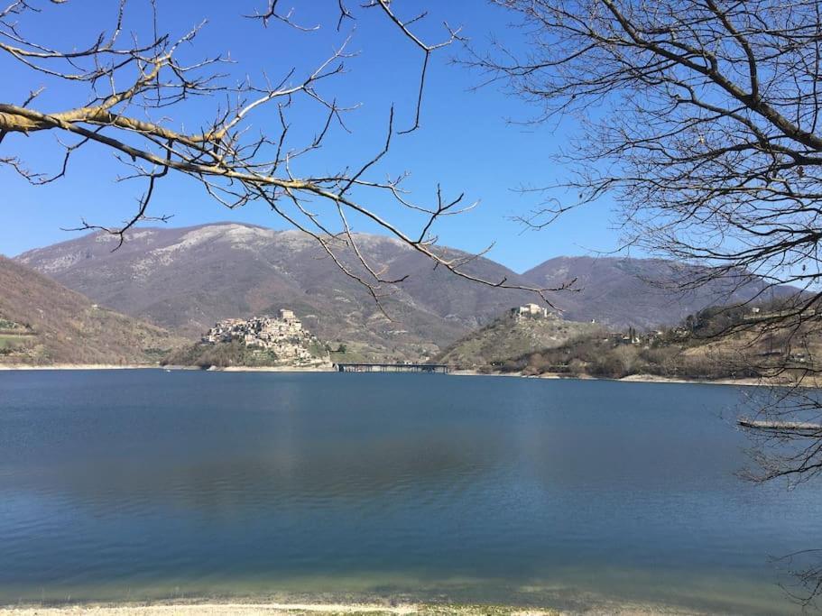 Casa Sul Lago Nonna Gio' Colle di Tora 外观 照片